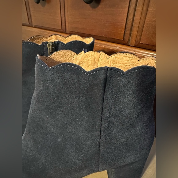 Beautiful practically NIB Andre Assous Sylvania blue suede booties. - Picture 4 of 12